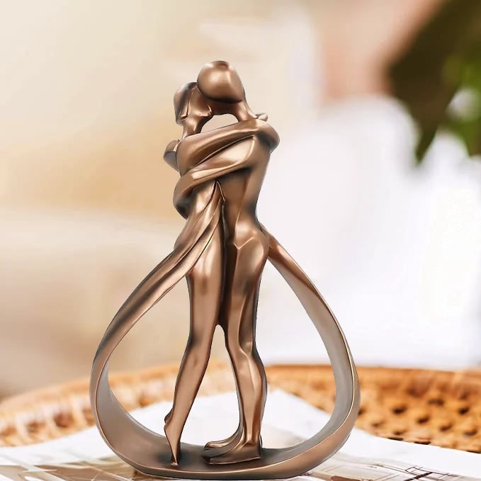 🔥Valentine's Day 🔥Romantic lovers embrace statue